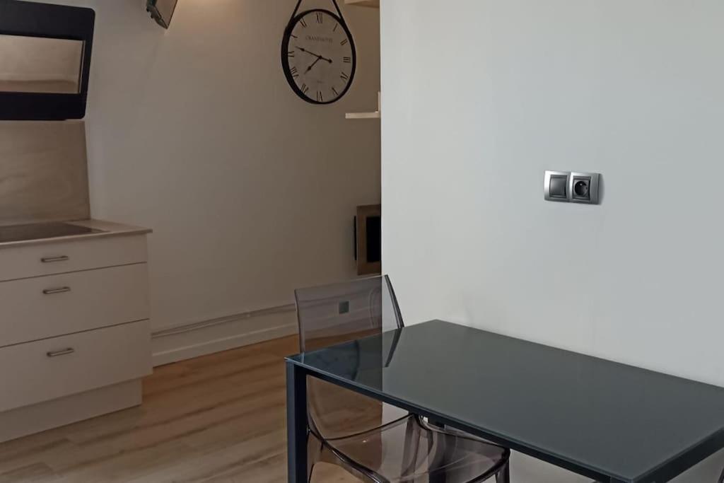 شقة Suresnes : 2 Pieces Cosy المظهر الخارجي الصورة